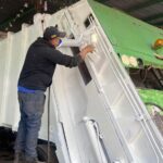 Con recursos propios y apoyo de personal de limpia de Tulancingo, restauran 4 camiones y tres camionetas