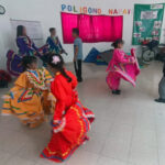 Tarde mexicana, concurso de canto, ballet folklórico y carro alegórico en el desfile
