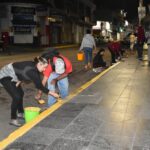 Trabajadores municipales realizan jornada de pinta de guarniciones en avenida 21 de marzo