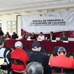 Entrega Gobierno Municipal permisos a aseadores de calzado del Jardín La Floresta